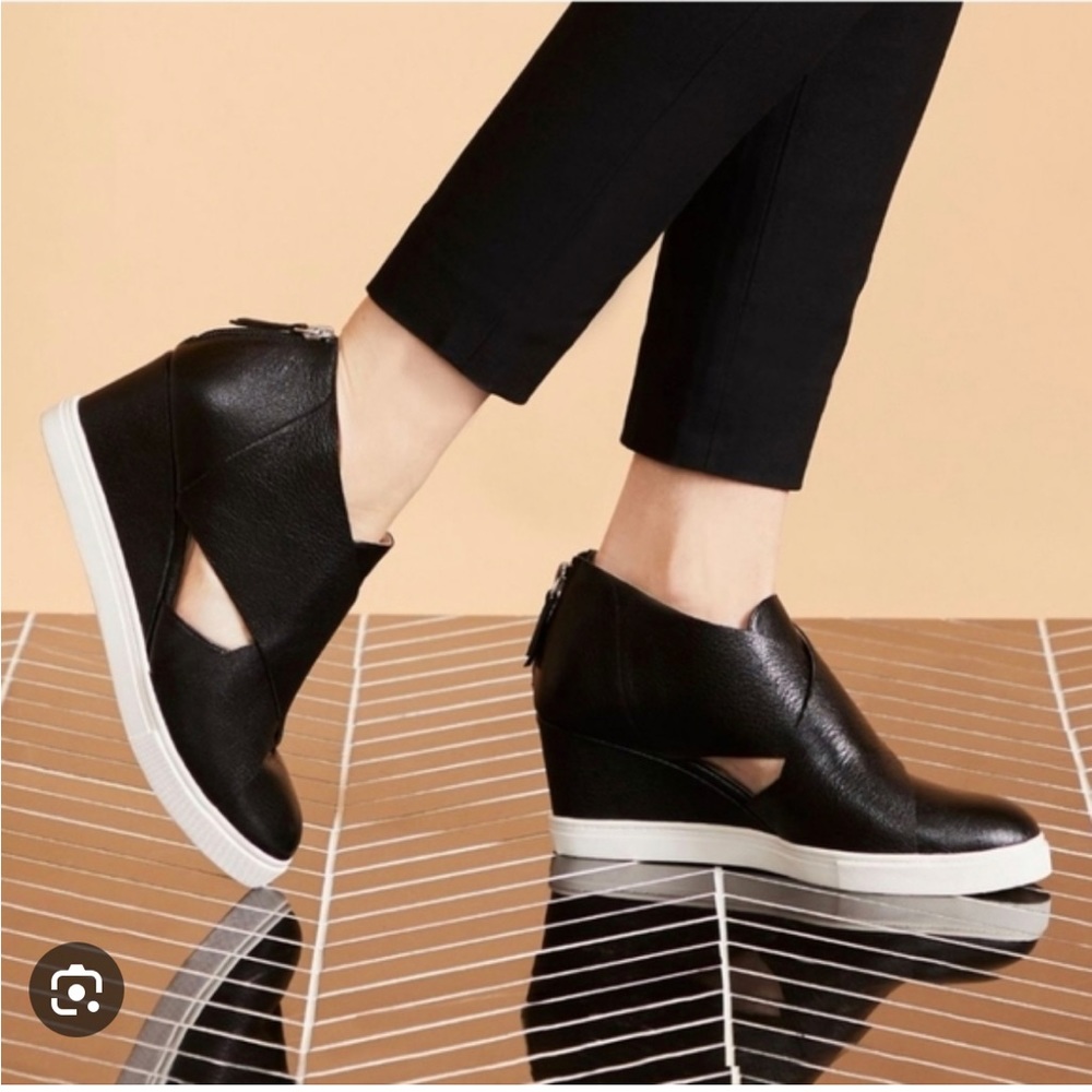 EUC wedge sneaker shoe